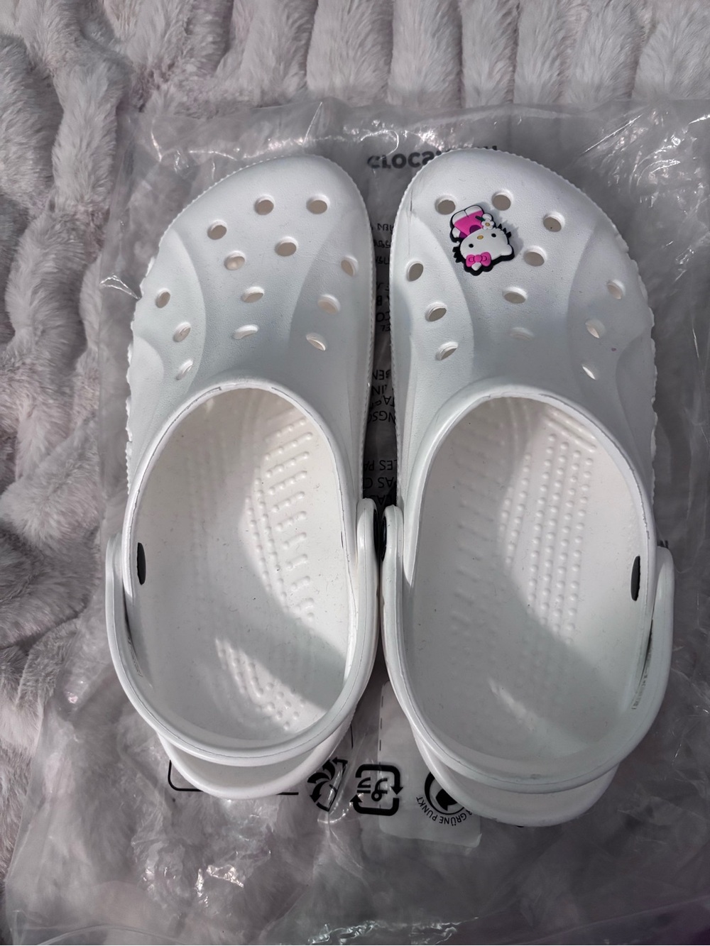 CROCS Unisex White Clog Sandals with Hello Kitty Charm